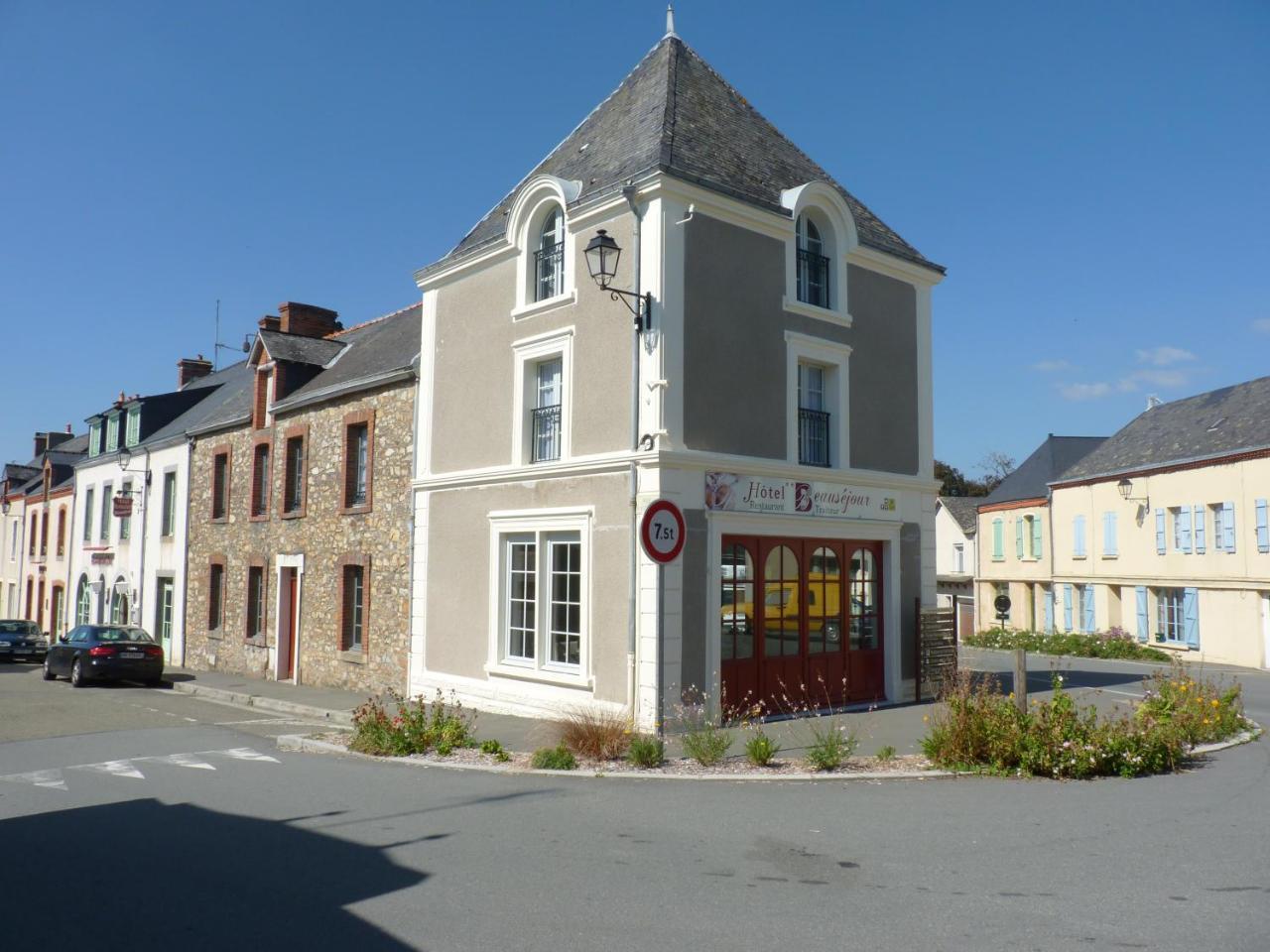 Отель Beausejour Sainte-Suzanne  Экстерьер фото